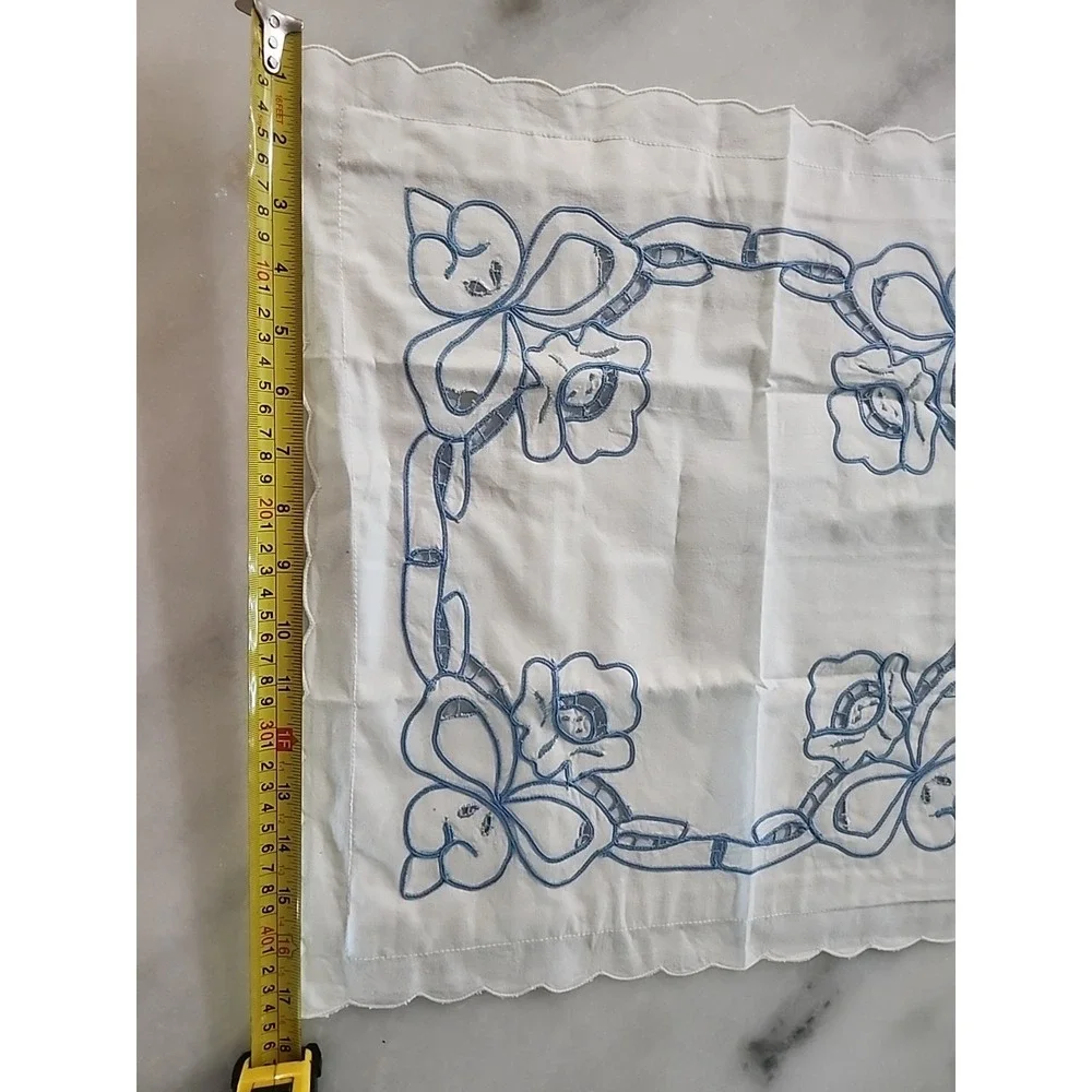 18-in White Cotton Pillow Square Scalloped Edge Blue Cutwork Embroidery Zipper